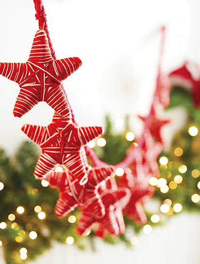 6 Foot Star Garland - Red And White Yarn With 10 Stars 3 6 Foot Star Garland - Red And White Yarn With 10 Stars