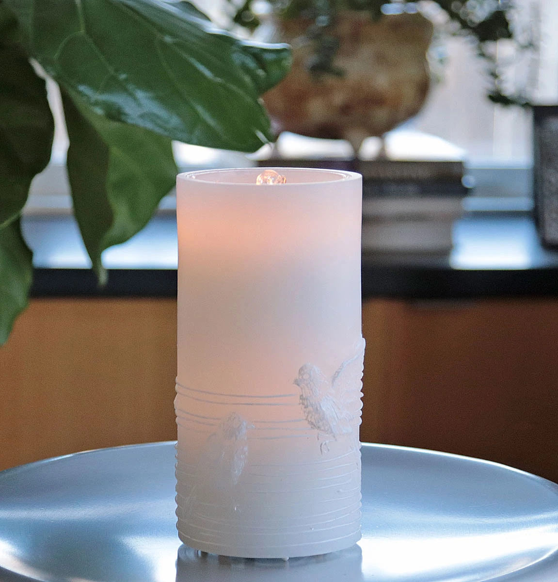 White Wax With Bird Design Aquaflame Fountain Candle - Remote Control Included - NEW 2023 4 White Wax With Bird Design Aquaflame Fountain Candle - Remote Control Included - NEW 2023 - Image 2